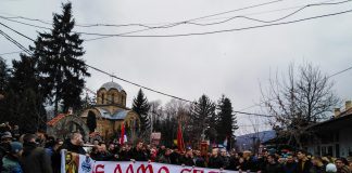 Kosovska Mitrovica: Više hiljada Srba na molebanu podrške braći u Crnoj Gori