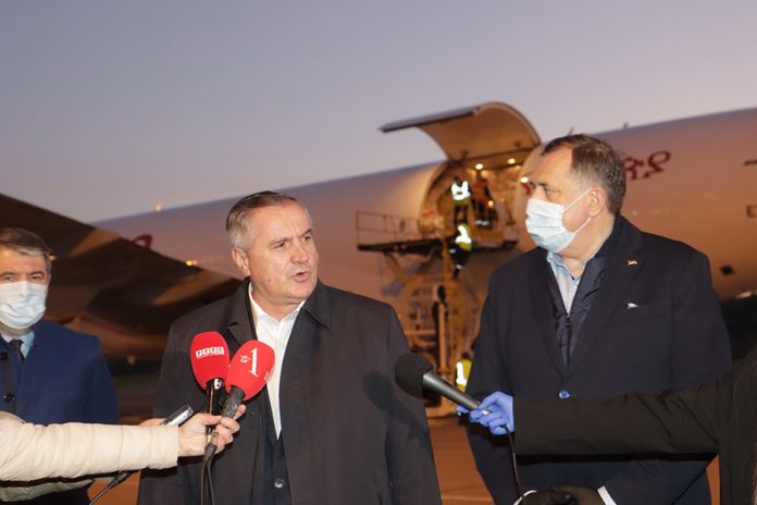 avion-Kina-aerodrom-Banjaluka.jpg-Viskovic-i-Dodik