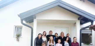Gorica Dodik uručila ključeve nove kuće osmočlanoj porodici Tomić