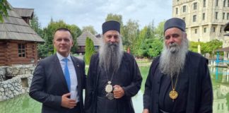 Lukač sa srpskim patrijarhom Porfirijem i episkopom Fotijem