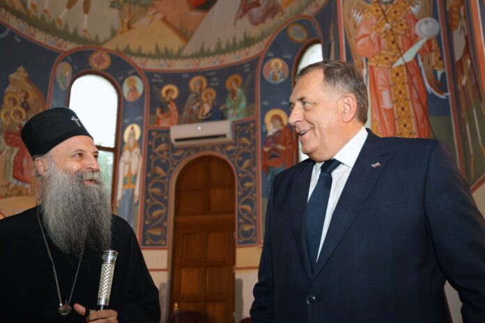 Dodik i Vučić patrijarh Porfirije obišli crkvu u Banstolu 3