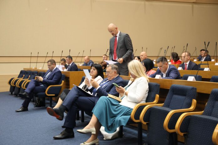 Posebna sjednica Narodne skupstine Golic Dodik Cvijanovic 3